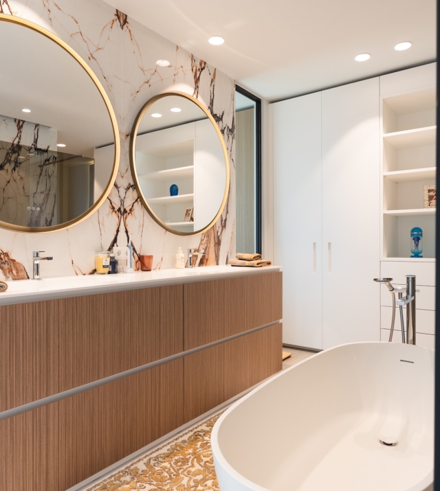 Resa Estates Ibiza Cas Mut villa te koop sale bathroom sink and tub.jpg